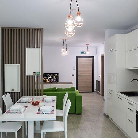 Vibe Apartment- Spa N Pools Beach Resort Năvodari Exterior foto